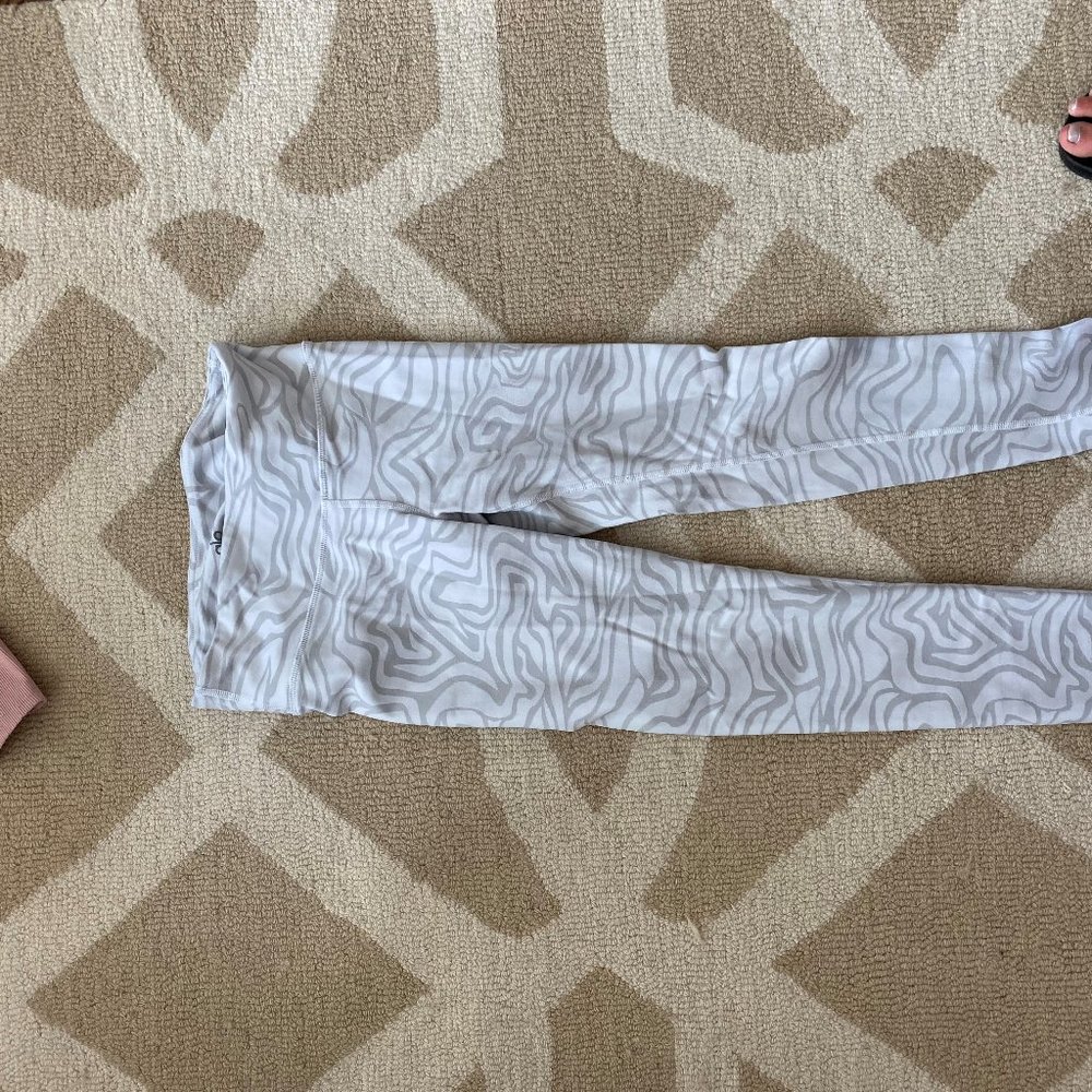 alo yoga leggings size small